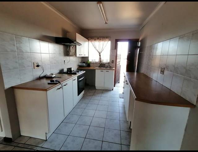 2 BEDROOM TOWNHOUSE FOR SALE IN SONNEVELD